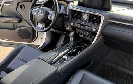 Lexus RX IV рестайлинг, 2019 год, 5 300 000 рублей, 9 фотография