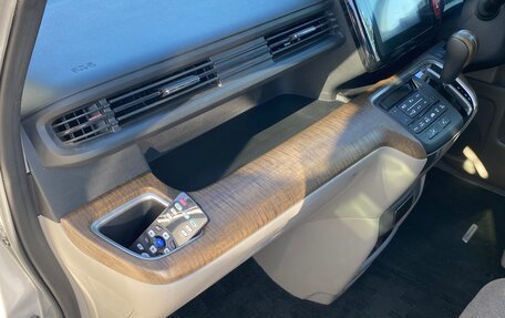 Honda Stepwgn IV, 2015 год, 1 430 000 рублей, 26 фотография