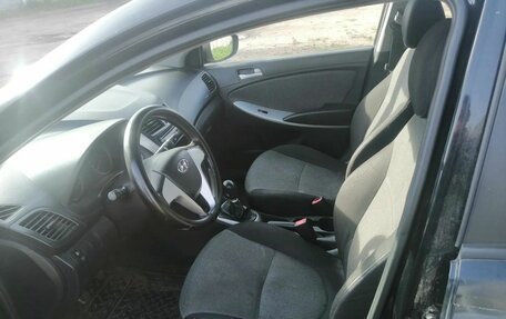 Hyundai Solaris II рестайлинг, 2011 год, 350 000 рублей, 9 фотография