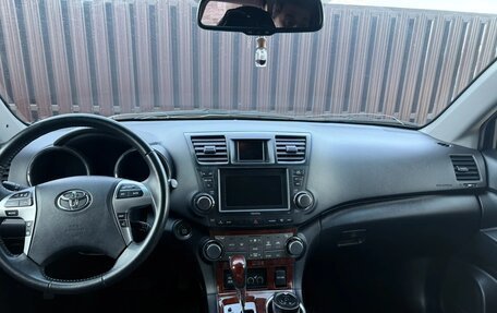 Toyota Highlander III, 2011 год, 2 500 000 рублей, 2 фотография