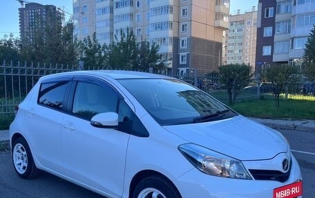 Toyota Vitz, 2012 год, 800 000 рублей, 3 фотография