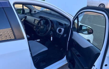 Toyota Vitz, 2012 год, 800 000 рублей, 7 фотография