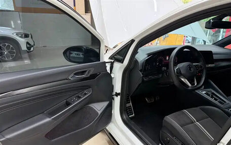 Volkswagen Golf VIII, 2023 год, 2 040 000 рублей, 13 фотография