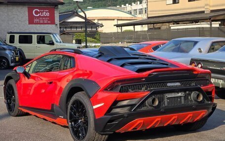 Lamborghini Huracán, 2023 год, 27 000 000 рублей, 3 фотография