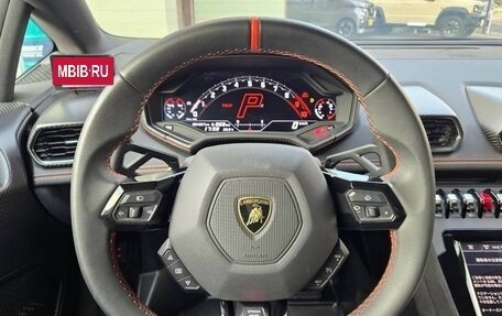 Lamborghini Huracán, 2023 год, 27 000 000 рублей, 11 фотография