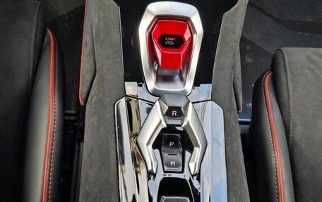 Lamborghini Huracán, 2023 год, 27 000 000 рублей, 15 фотография