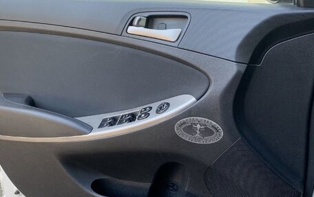 Hyundai Solaris II рестайлинг, 2015 год, 875 000 рублей, 13 фотография