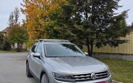 Volkswagen Tiguan II, 2019 год, 3 090 000 рублей, 1 фотография