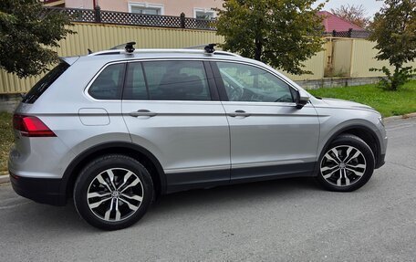 Volkswagen Tiguan II, 2019 год, 3 090 000 рублей, 3 фотография