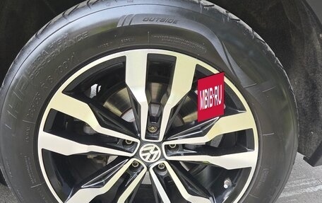 Volkswagen Tiguan II, 2019 год, 3 090 000 рублей, 12 фотография