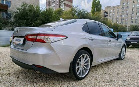 Toyota Camry, 2018 год, 2 635 000 рублей, 3 фотография