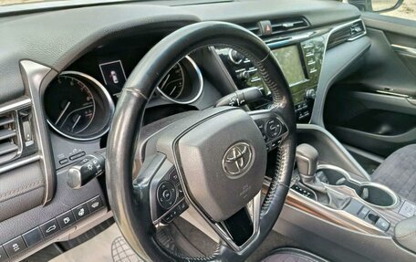 Toyota Camry, 2018 год, 2 635 000 рублей, 6 фотография