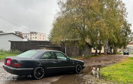 Mercedes-Benz E-Класс, 1998 год, 495 000 рублей, 1 фотография