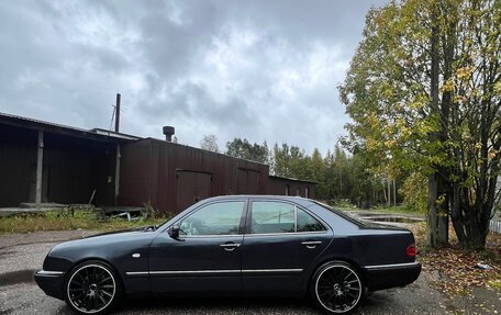 Mercedes-Benz E-Класс, 1998 год, 495 000 рублей, 2 фотография