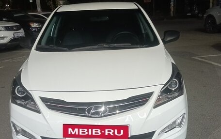 Hyundai Solaris II рестайлинг, 2015 год, 700 000 рублей, 3 фотография