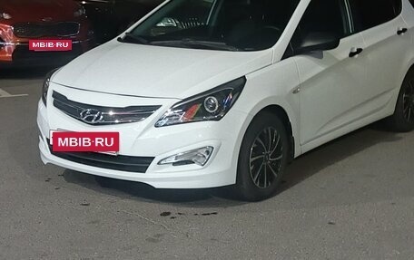 Hyundai Solaris II рестайлинг, 2015 год, 700 000 рублей, 2 фотография