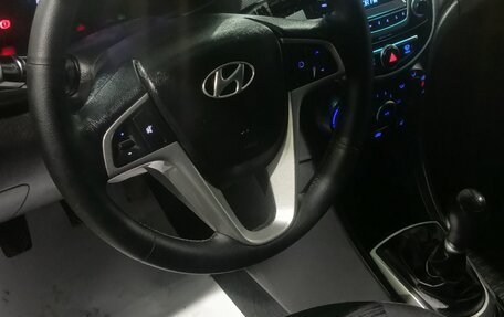 Hyundai Solaris II рестайлинг, 2015 год, 700 000 рублей, 15 фотография
