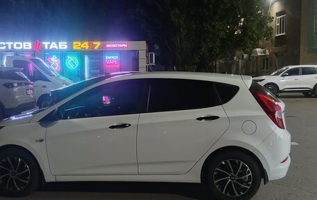 Hyundai Solaris II рестайлинг, 2015 год, 700 000 рублей, 23 фотография
