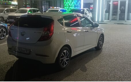 Hyundai Solaris II рестайлинг, 2015 год, 700 000 рублей, 20 фотография