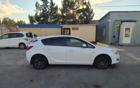 Opel Astra J, 2011 год, 720 000 рублей, 2 фотография