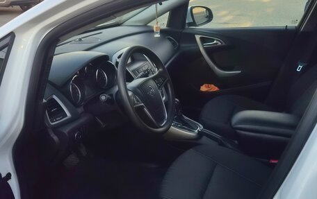 Opel Astra J, 2011 год, 720 000 рублей, 9 фотография