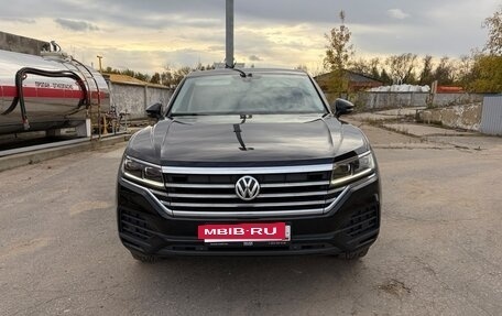 Volkswagen Touareg III, 2018 год, 4 300 000 рублей, 2 фотография