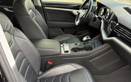 Volkswagen Touareg III, 2018 год, 4 300 000 рублей, 9 фотография