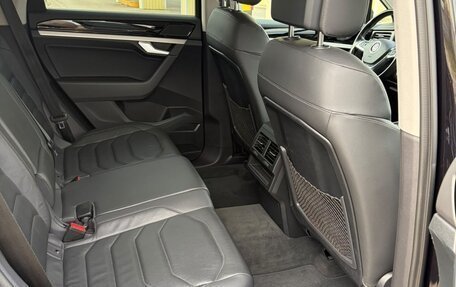 Volkswagen Touareg III, 2018 год, 4 300 000 рублей, 10 фотография