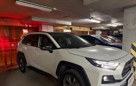 Toyota RAV4, 2024 год, 3 700 000 рублей, 2 фотография