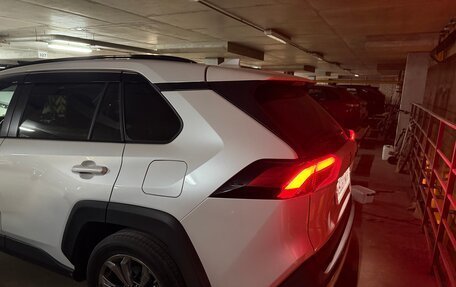 Toyota RAV4, 2024 год, 3 700 000 рублей, 4 фотография