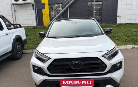 Toyota RAV4, 2024 год, 3 700 000 рублей, 6 фотография