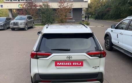 Toyota RAV4, 2024 год, 3 700 000 рублей, 10 фотография