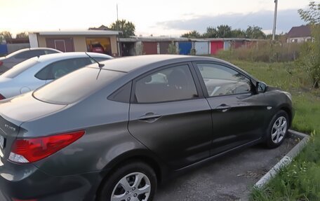 Hyundai Solaris II рестайлинг, 2013 год, 750 000 рублей, 3 фотография