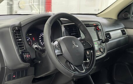 Mitsubishi Outlander III рестайлинг 3, 2015 год, 1 689 000 рублей, 8 фотография