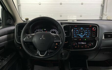Mitsubishi Outlander III рестайлинг 3, 2015 год, 1 689 000 рублей, 9 фотография