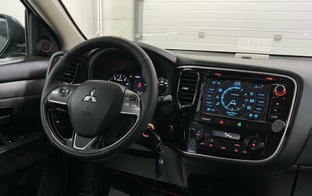 Mitsubishi Outlander III рестайлинг 3, 2015 год, 1 689 000 рублей, 11 фотография