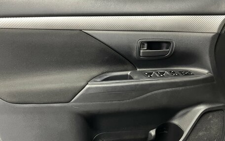 Mitsubishi Outlander III рестайлинг 3, 2015 год, 1 689 000 рублей, 17 фотография