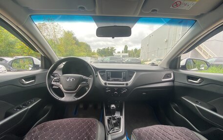 Hyundai Solaris II рестайлинг, 2017 год, 900 000 рублей, 5 фотография