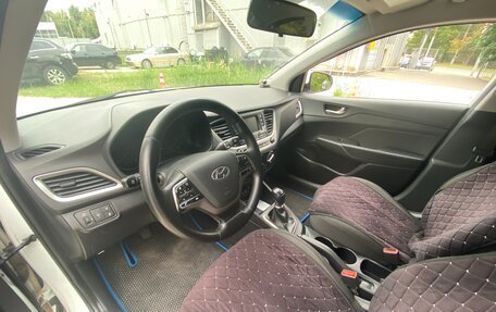 Hyundai Solaris II рестайлинг, 2017 год, 900 000 рублей, 4 фотография