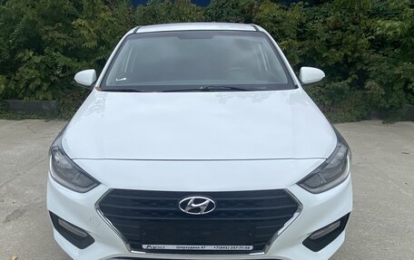 Hyundai Solaris II рестайлинг, 2017 год, 900 000 рублей, 2 фотография