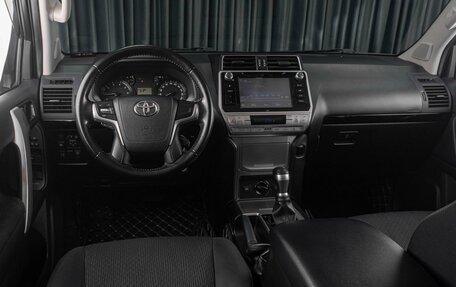 Toyota Land Cruiser Prado 150 рестайлинг 2, 2020 год, 4 499 000 рублей, 6 фотография