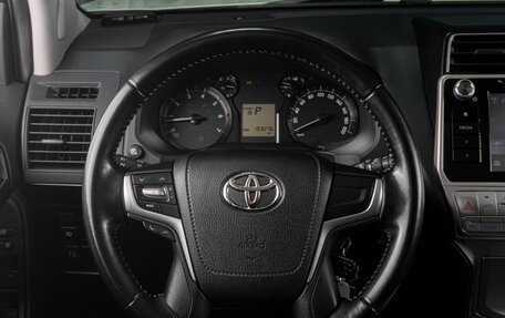 Toyota Land Cruiser Prado 150 рестайлинг 2, 2020 год, 4 499 000 рублей, 19 фотография
