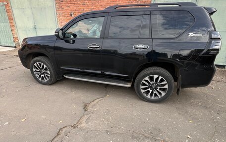 Toyota Land Cruiser Prado 150 рестайлинг 2, 2022 год, 7 650 000 рублей, 14 фотография