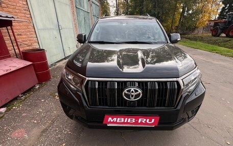 Toyota Land Cruiser Prado 150 рестайлинг 2, 2022 год, 7 650 000 рублей, 13 фотография