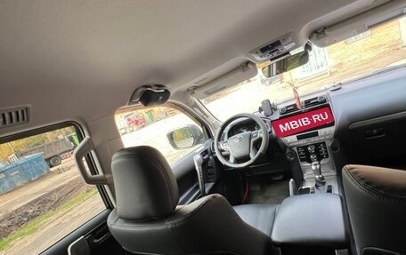 Toyota Land Cruiser Prado 150 рестайлинг 2, 2022 год, 7 650 000 рублей, 5 фотография