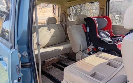 Nissan Serena II, 2002 год, 760 000 рублей, 17 фотография