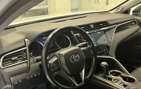 Toyota Camry, 2019 год, 2 850 000 рублей, 9 фотография
