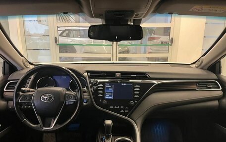 Toyota Camry, 2019 год, 2 850 000 рублей, 10 фотография