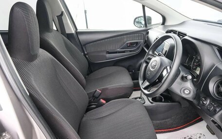 Toyota Vitz, 2018 год, 899 000 рублей, 8 фотография