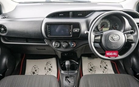Toyota Vitz, 2018 год, 899 000 рублей, 11 фотография